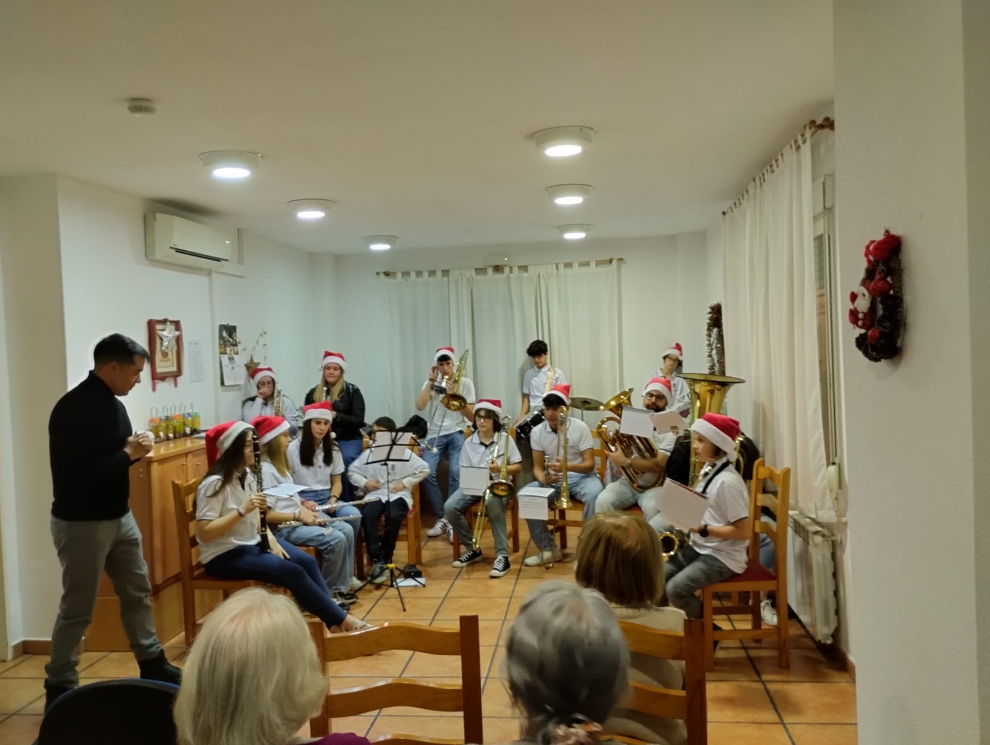LA VIVIENDA DE MAYORES DISFRUTA LA NAVIDAD CON MÚSICA