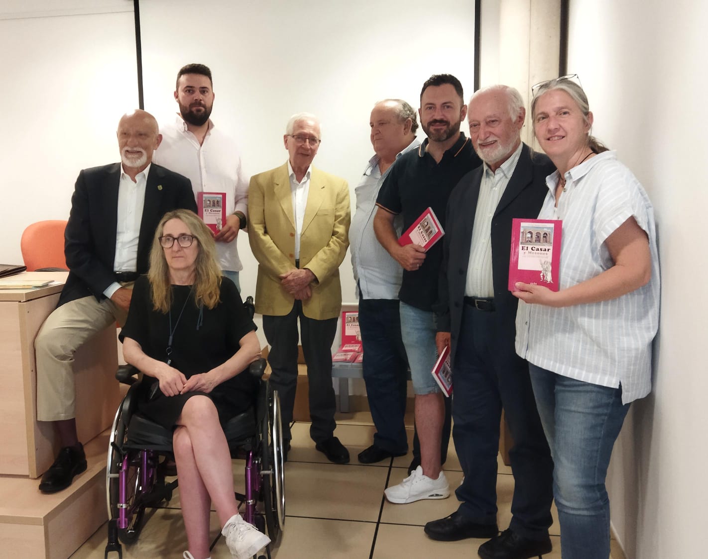 EMOTIVA ACOGIDA EN LA PRESENTACIÓN DE LA REEDICIÓN DEL LIBRO: “EL CASAR Y MESONES”