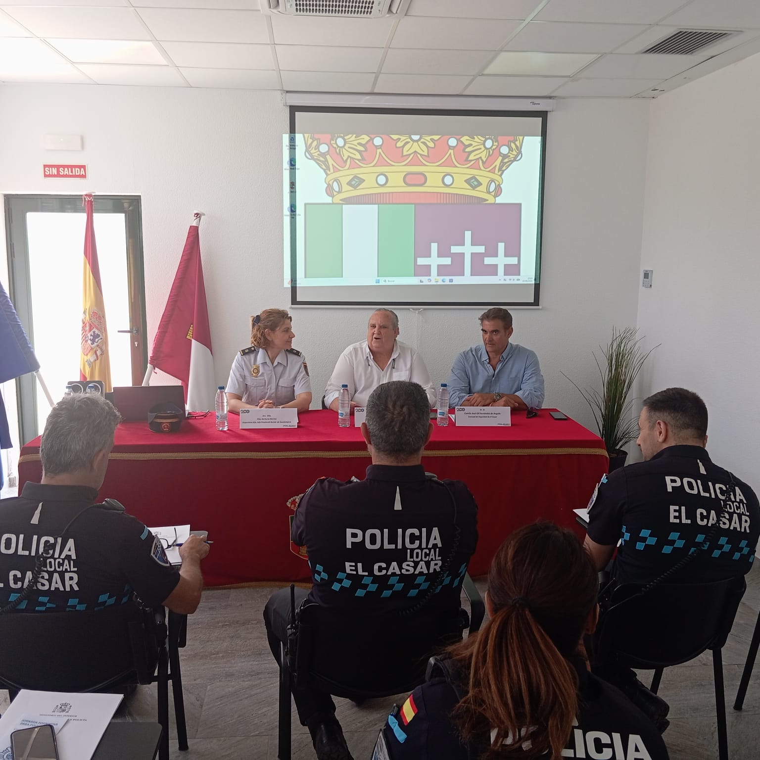 INAUGURADA POR LA INSPECTORA JEFA PROVINCIAL ACCIDENTAL DE GUADALAJARA Y EL CONCEJAL DE SEGURIDAD DE EL CASAR, LA JORNADA FUE CLAUSURADA POR EL ALCALDE DE EL CASAR, JUNTO CON REPRESENTANTES DE POLICÍA NACIONAL Y EL CONCEJAL DE SEGURIDAD.
