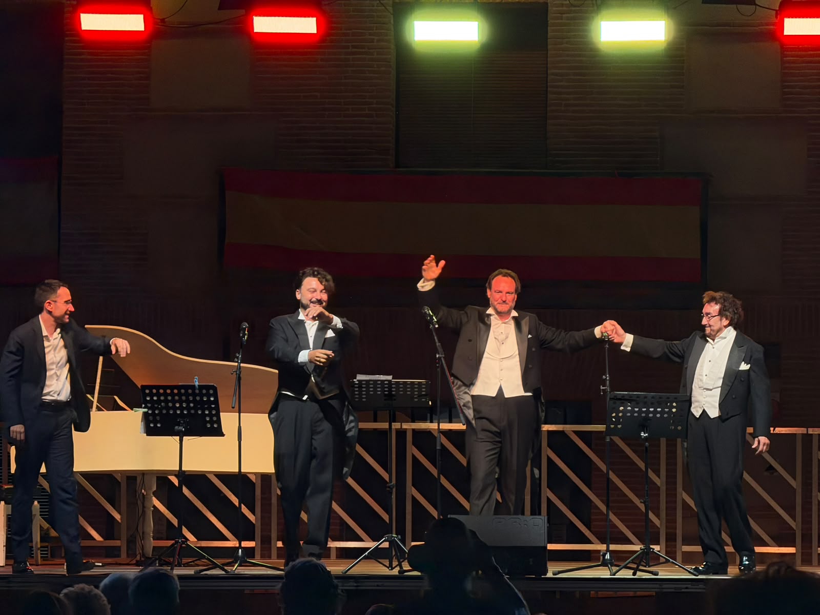 IMPRESIONANTE ÉXITO DE "LOS TRES TENORES", EN EL CASAR