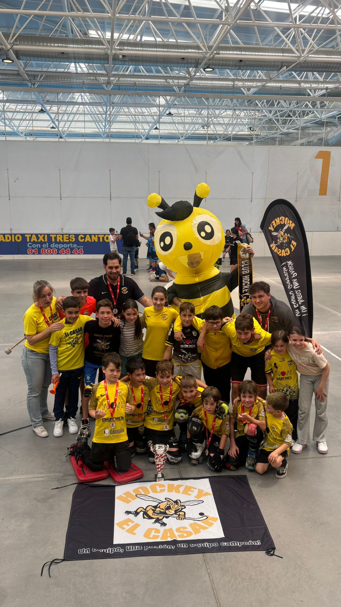 EL PREBENJAMÍN A DEL CLUB DE HOCKEY EL CASAR, CAMPEÓN DE MADRID