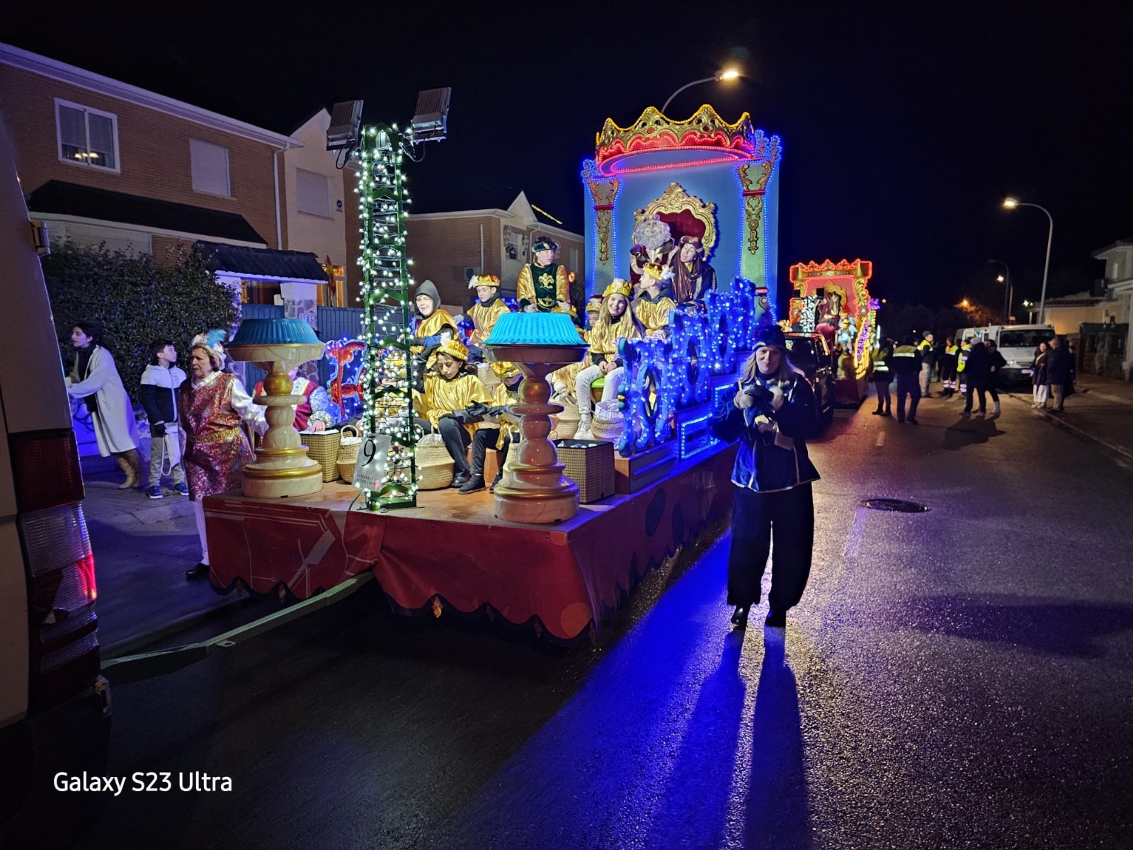 ¡QUÉ NOCHE TAN MÁGICA Y EMOTIVA HEMOS VIVIDO EN EL ARRANQUE DE AÑO, CON LA CABALGATA DE REYES 2025 EN EL CASAR!