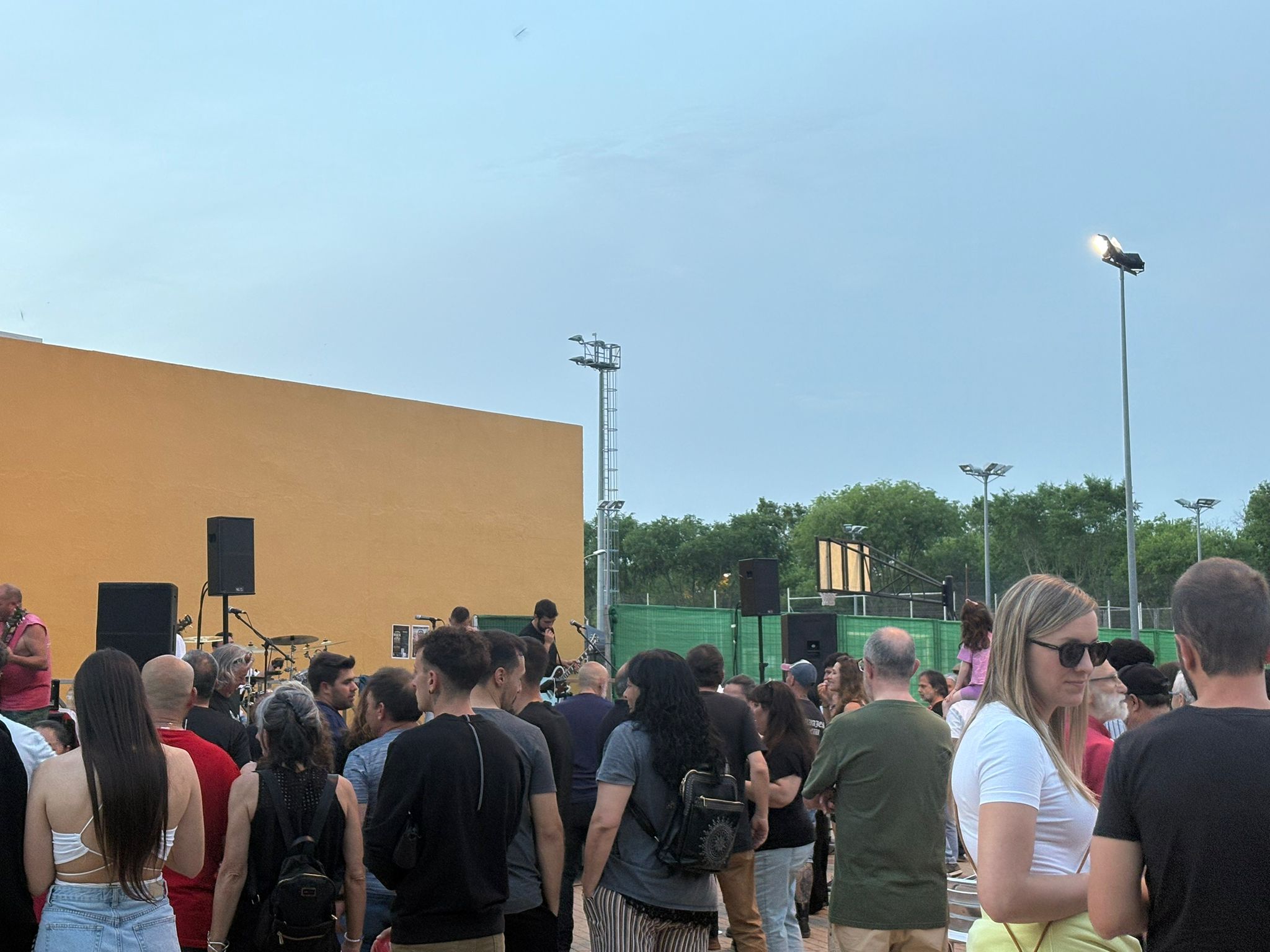 ÉXITO ROTUNDO EN LA PRIMERA EDICIÓN DEL CASAR ROCK FEST: MÚSICA, MOTOR Y BOXEO EN UNA JORNADA INOLVIDABLE