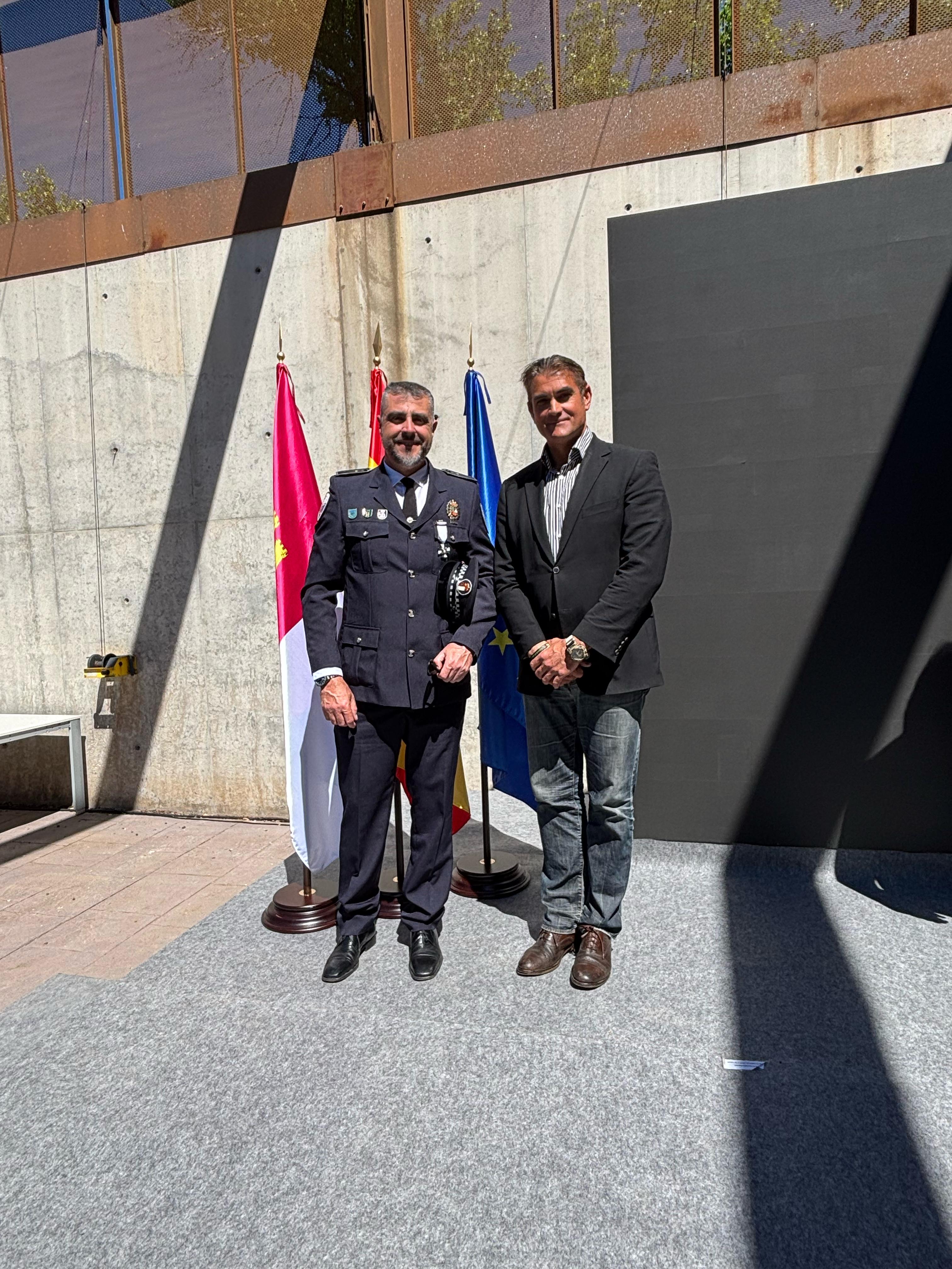 EL SEGUNDO TENIENTE DE ALCALDE DE EL CASAR ASISTE AL ACTO DE ENTREGA DE CONDECORACIONES A POLICÍAS LOCALES DE CASTILLA-LA MANCHA