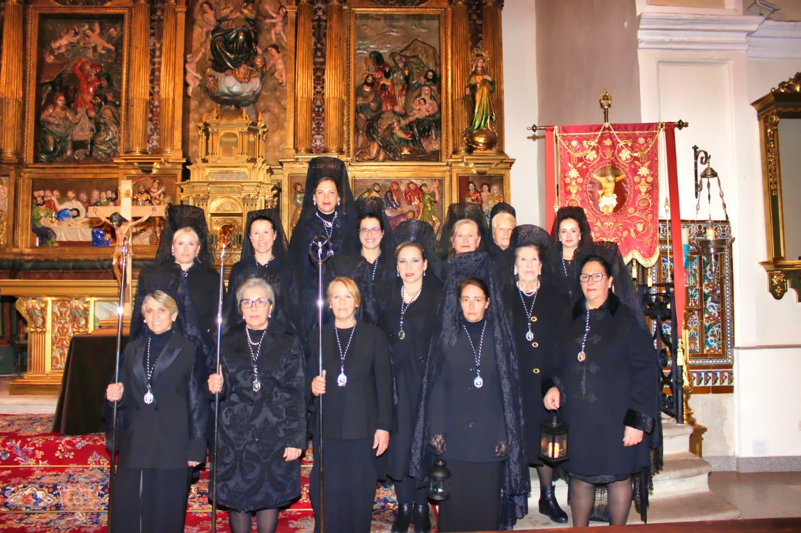 EL CASAR DESPIDE LA SEMANA SANTA CON UNA GRAN MULTITUD DE FIELES, JUNTO AL ALCALDE, EN UNOS DIAS DE PROFUNDA DEVOCIÓN Y GRAN ARRAIGO