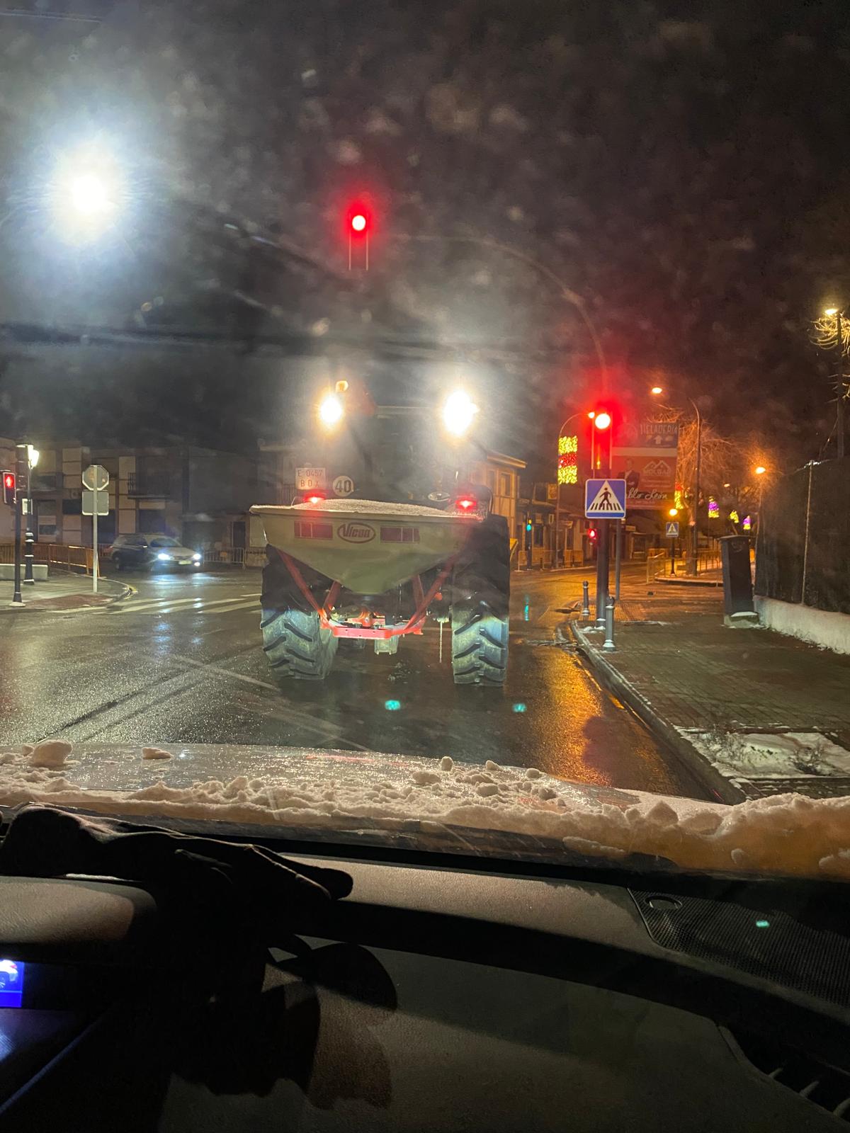 AGRADECIMIENTO A LOS SERVICIOS DE MANTENIMIENTO DE VÍAS PÚBLICAS DE EL CASAR POR SUS LABORES DE PREVENCIÓN ANTE  LAS NEVADAS Y HELADAS