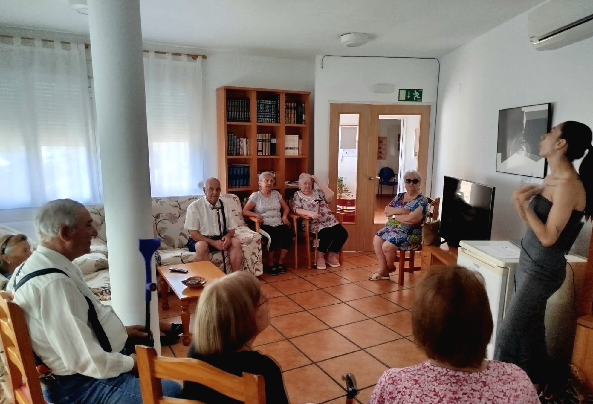 ¡QUÉ BIEN LO HEMOS PASADO EN LAS SESIONES DEL TALLER DE ESTIMULACIÓN FÍSICA EN LA VIVIENDA DE MAYORES!