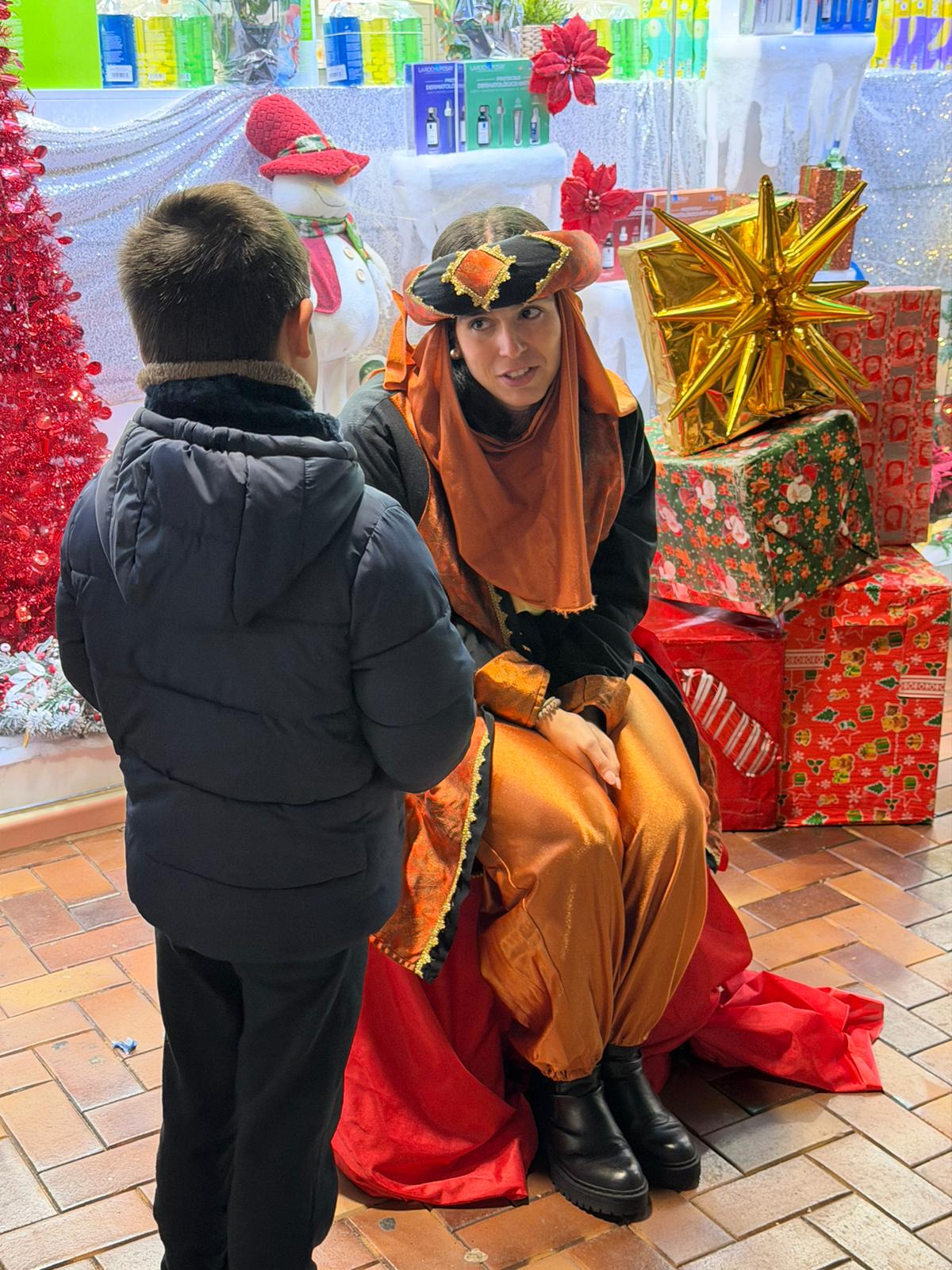 LOS CARTEROS REALES ESTUVIERON EN EL CENTRO COMERCIAL LOS ARENALES