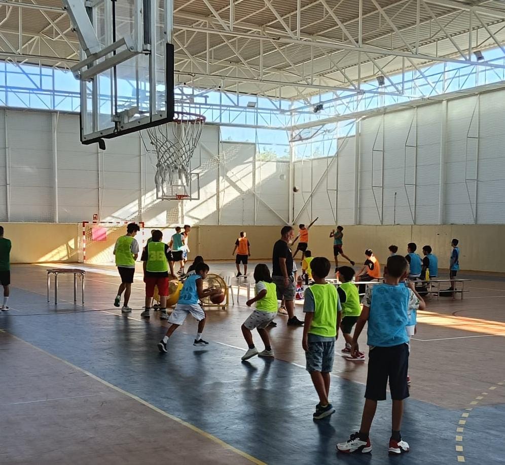 ¡AMBIENTAZO Y MUCHO BALONCESTO EN EL 3X3 DE LAS FIESTAS PATRONALES DE EL CASAR!