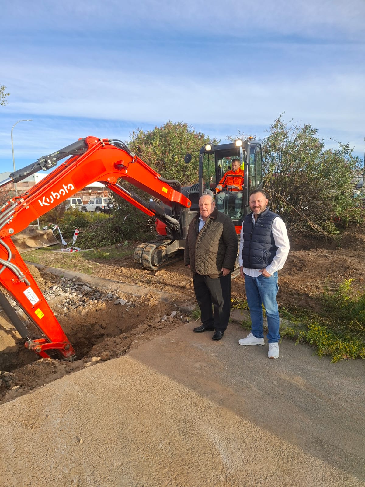 EL ALCALDE DE EL CASAR SUPERVISA LAS OBRAS DE MEJORA EN EL POLÍGONO INDUSTRIAL LA LLAVE