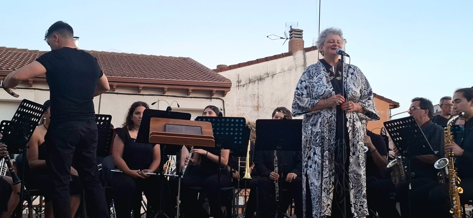 ¡QUÉ NOCHE TAN ESPECIAL VIVIMOS EN LA PLAZA DEL AUDITORIO CON LA BANDA DE LA AMEC!