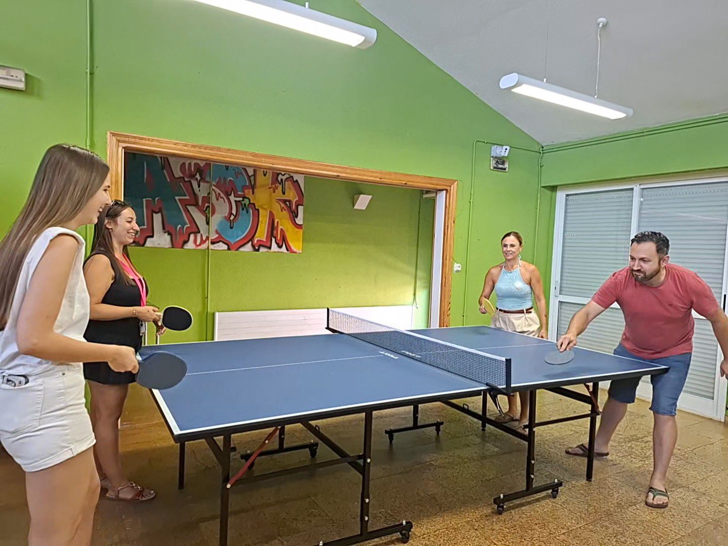 ¡EL CENTRO JOVEN DE EL CASAR ESTRENA NUEVA MESA DE PING-PONG!