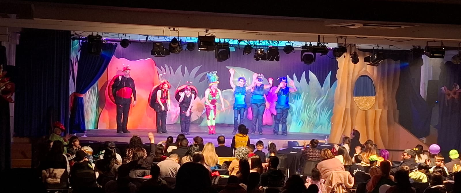 “INSECTUS” TRIUNFA EN EL AUDITORIO DE EL CASAR