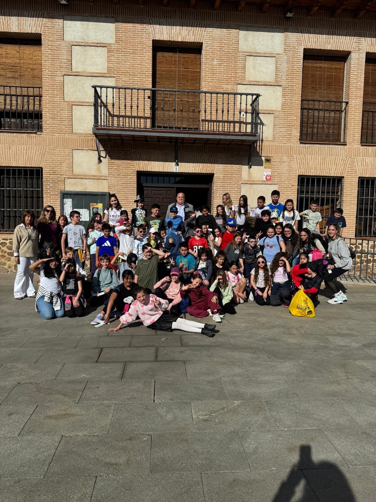VISITA DEL ALUMNADO DEL CEIP MARÍA MONTESSORI AL AYUNTAMIENTO DE EL CASAR