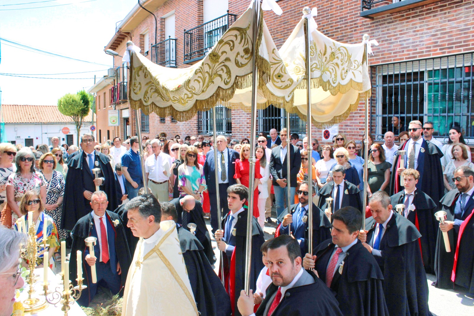 EL CASAR CELEBRÓ EL CORPUS CHRISTI CON UNA GRAN PARTICIPACIÓN VECINAL