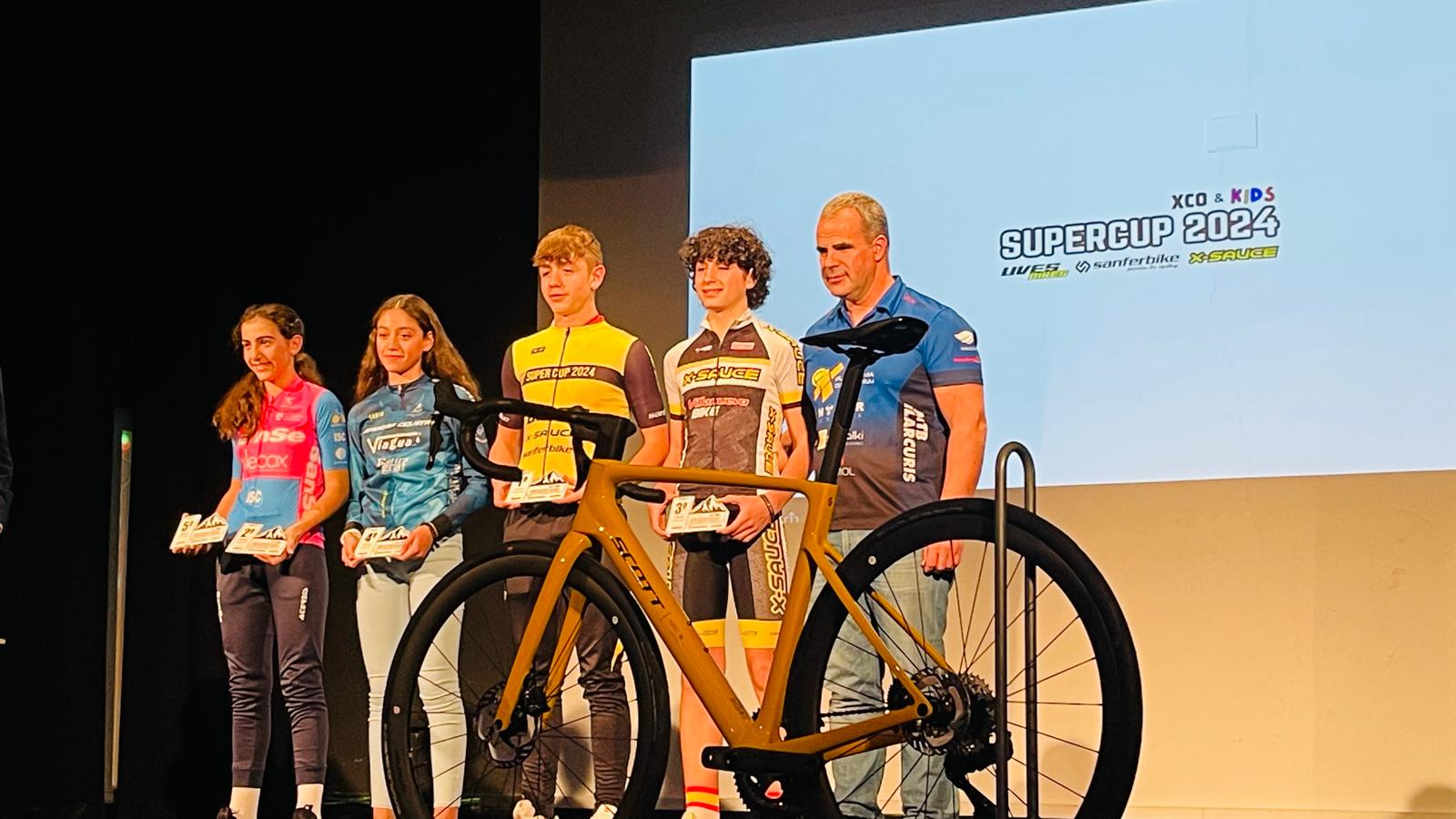 ¡ORGULLO CASAREÑO EN LO MÁS ALTO!