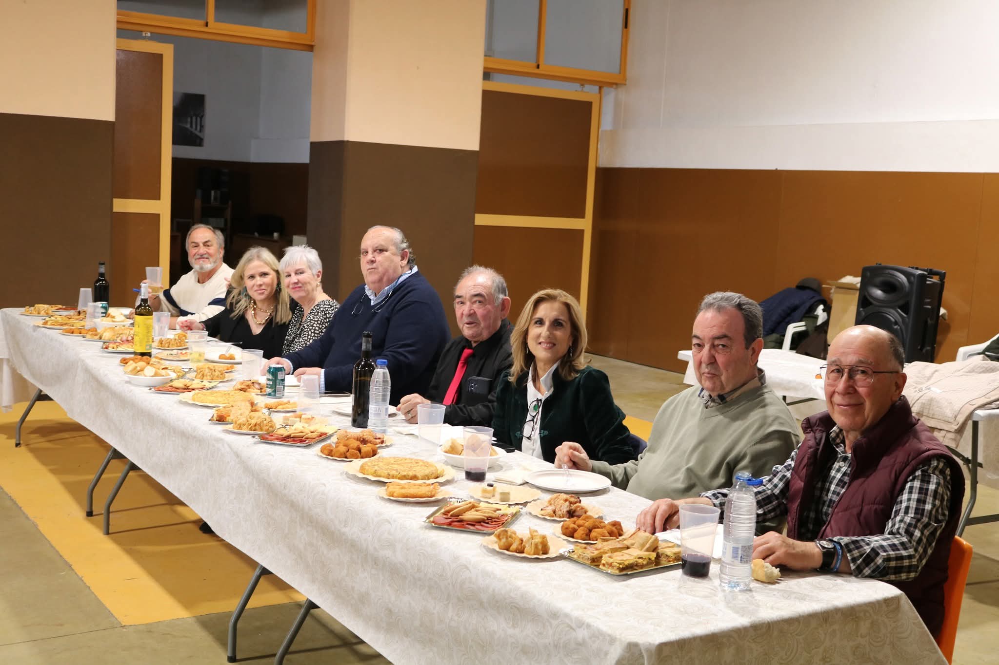 EMOTIVA CELEBRACIÓN DE SANTO ÁNGEL CON NUESTROS MAYORES DEL CLUB DE LA TERCERA EDAD DE EL CASAR