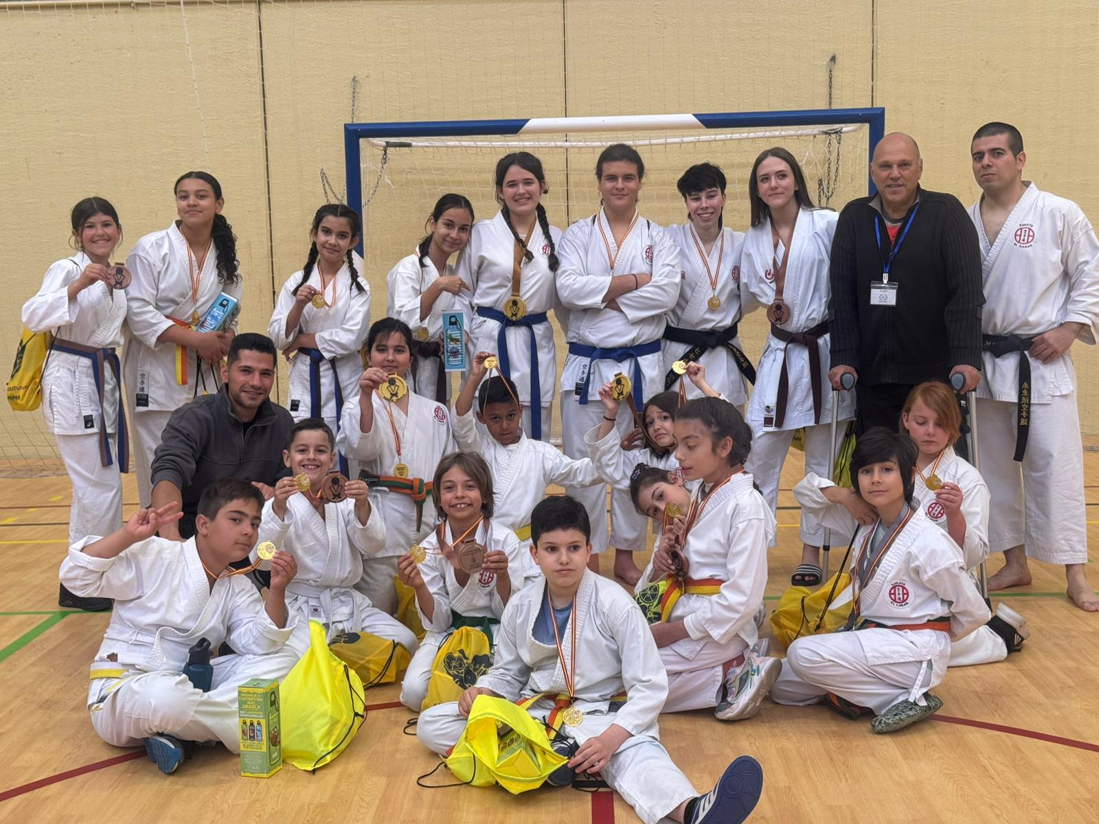 EL CLUB KÁRATE EL CASAR LOGRA UNOS RESULTADOS ESPECTACULARES EN VELILLA DE SAN ANTONIO