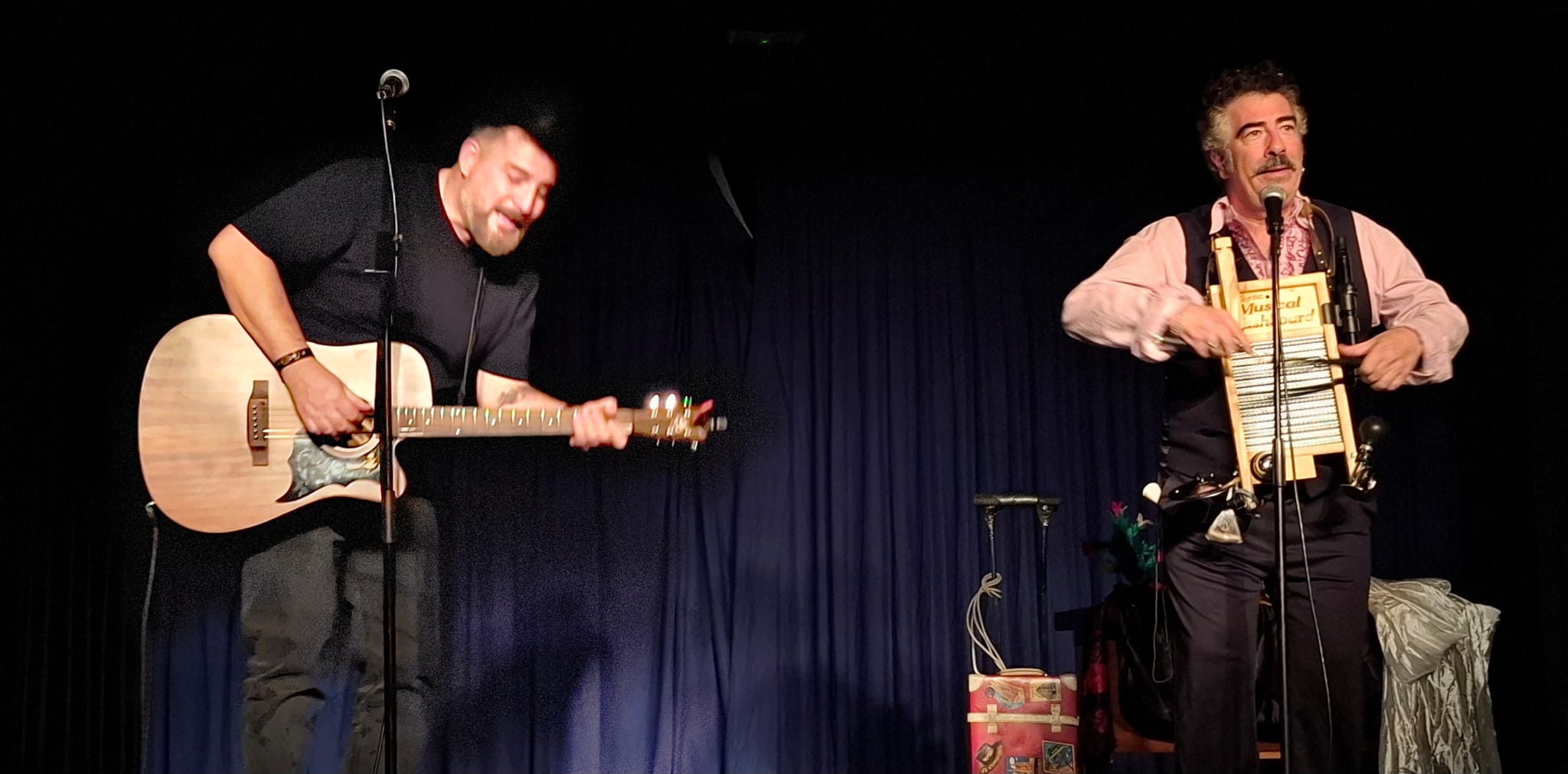 EL CASAR SE RINDIÓ AL HUMOR DE AGUSTÍN JIMÉNEZ Y JOSEBA PÉREZ