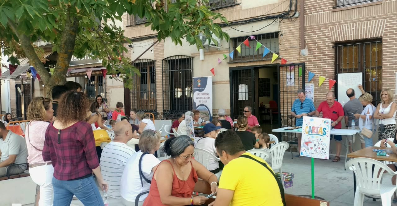 LA V FERIA DEL LIBRO DE EL CASAR ARRANCÓ POR TODO LO ALTO