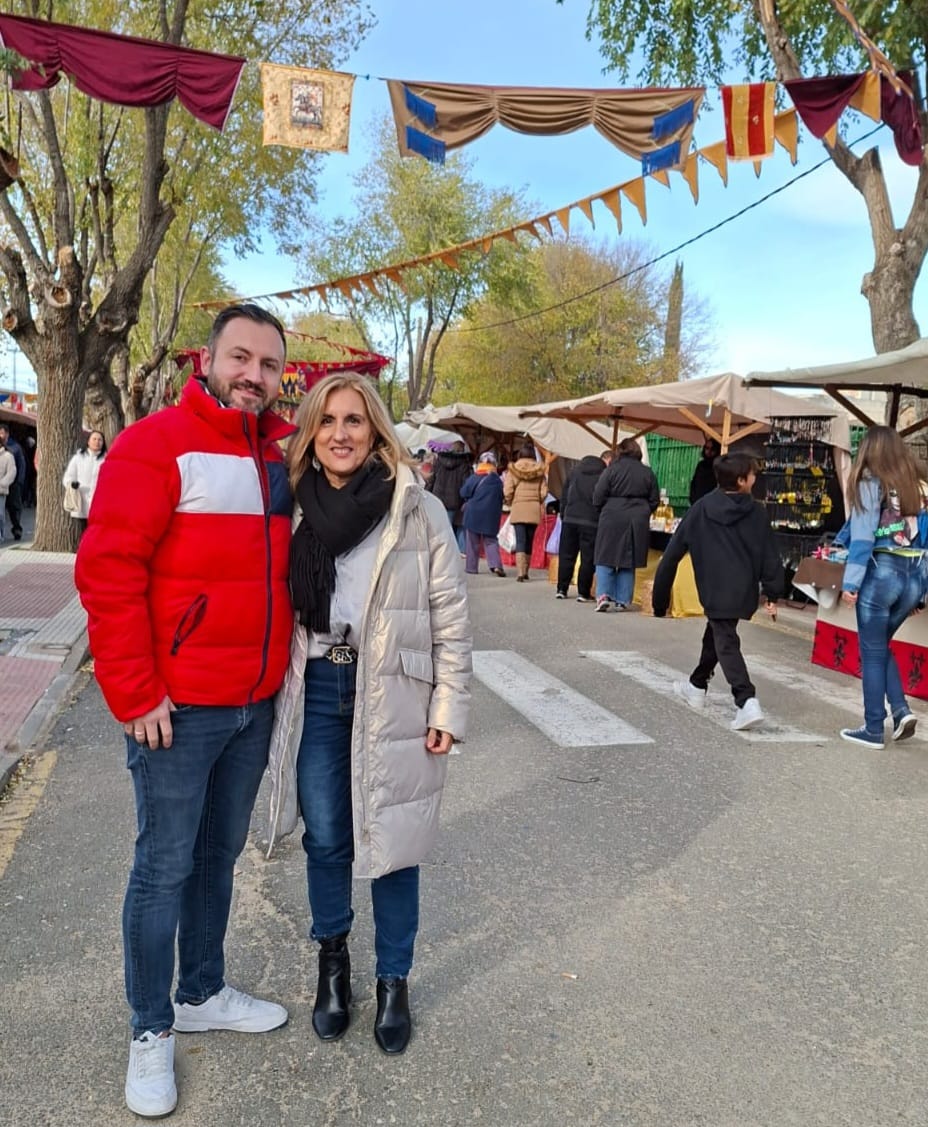 LOS MAYORES DEL CENTRO DE DÍA TAMBIÉN SE ANIMARON A DISFRUTAR DEL MERCADO MEDIEVAL