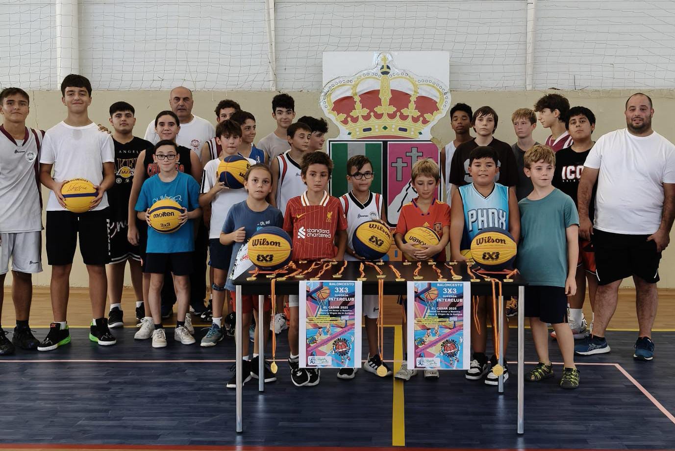 EL CONCEJAL DE DEPORTES DE EL CASAR ENTREGA LAS MEDALLAS EN LA QUEDADA DE BALONCESTO 3X3
