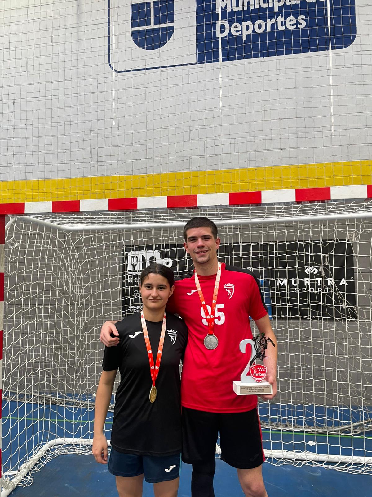 EL CASAR CELEBRA LOS ÉXITOS DE MIGUEL Y ROCÍO ARÉVALO EN LA LIGA MADRILEÑA DE BALONMANO