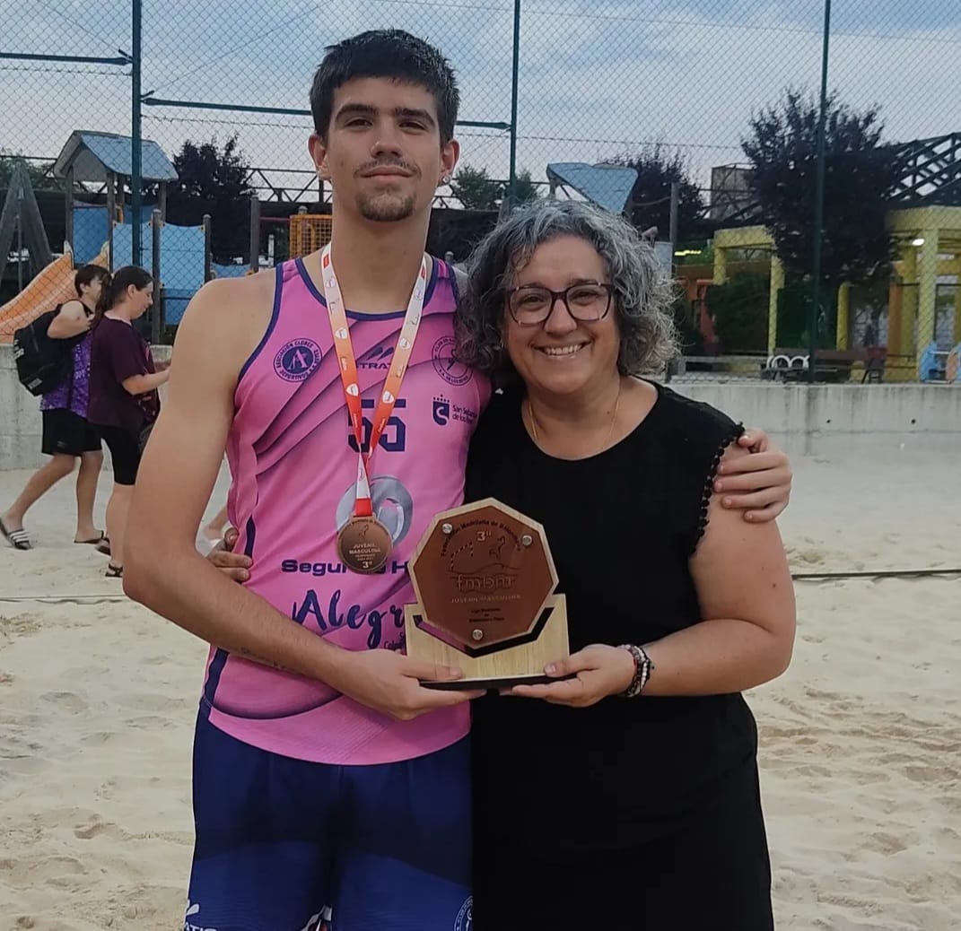 MEDALLA DE BRONCE PARA EL EQUIPO JUVENIL SANSE-EL CASAR EN LA LIGA MADRILEÑA DE BALONMANO PLAYA
